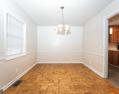 2236 Kings Forest Drive Se - Photo Thumbnail 3