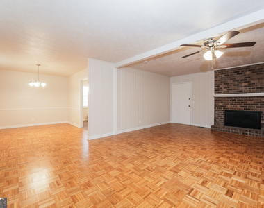 2236 Kings Forest Drive Se - Photo Thumbnail 2