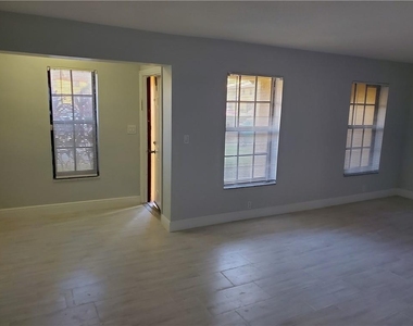 2743 Nw 47th Terrace - Photo Thumbnail 4