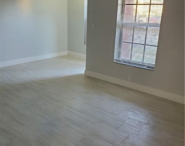 2743 Nw 47th Terrace - Photo Thumbnail 6