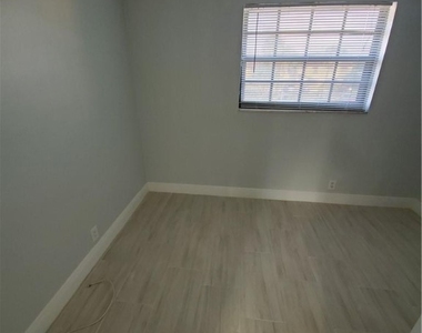 2743 Nw 47th Terrace - Photo Thumbnail 12