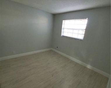 2743 Nw 47th Terrace - Photo Thumbnail 13