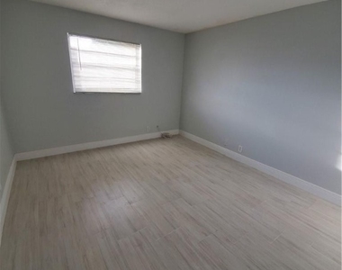 2743 Nw 47th Terrace - Photo Thumbnail 11