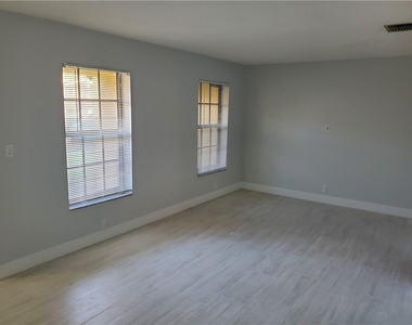 2743 Nw 47th Terrace - Photo Thumbnail 8