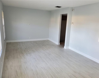 2743 Nw 47th Terrace - Photo Thumbnail 7