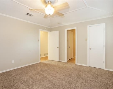 4026 Cedar Creek Drive - Photo Thumbnail 12