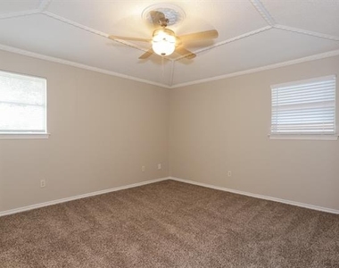 4026 Cedar Creek Drive - Photo Thumbnail 10