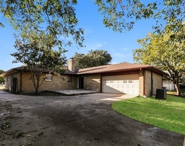 4026 Cedar Creek Drive - Photo Thumbnail 17