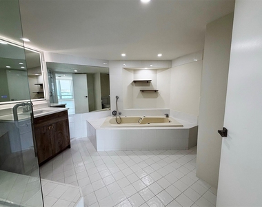 2100 S Ocean Ln - Photo Thumbnail 19