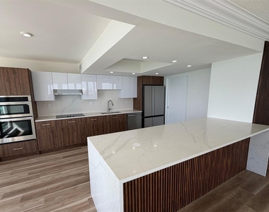 2100 S Ocean Ln - Photo Thumbnail 6