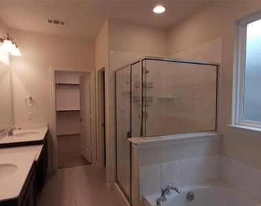 325 Kennewick Drive - Photo Thumbnail 12