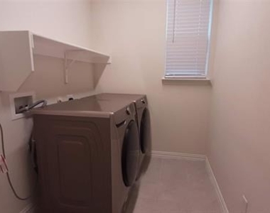 325 Kennewick Drive - Photo Thumbnail 16