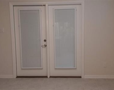 325 Kennewick Drive - Photo Thumbnail 8