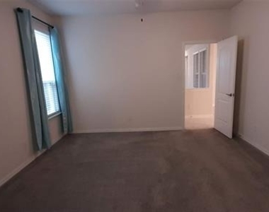 325 Kennewick Drive - Photo Thumbnail 11