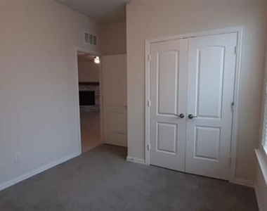 325 Kennewick Drive - Photo Thumbnail 18