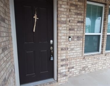 325 Kennewick Drive - Photo Thumbnail 1