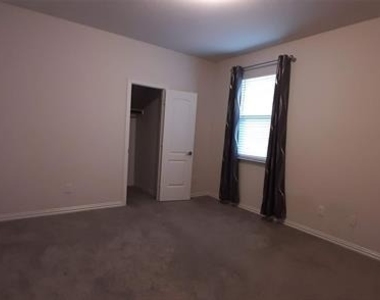 325 Kennewick Drive - Photo Thumbnail 23