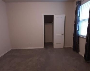 325 Kennewick Drive - Photo Thumbnail 24