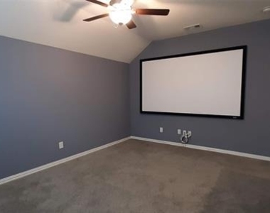 325 Kennewick Drive - Photo Thumbnail 21