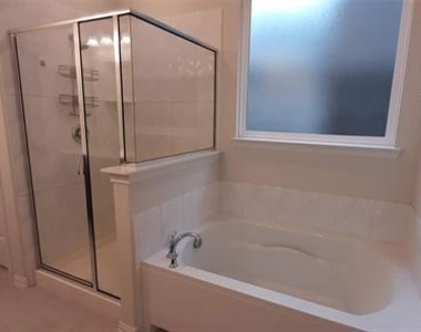 325 Kennewick Drive - Photo Thumbnail 13