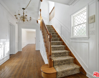 13161 Addison Street - Photo Thumbnail 4