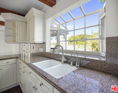 13161 Addison Street - Photo Thumbnail 10