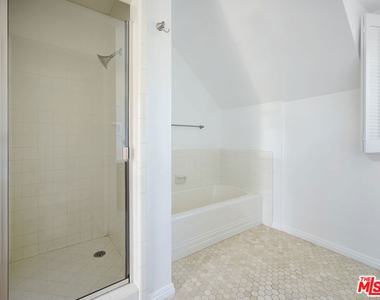13161 Addison Street - Photo Thumbnail 22