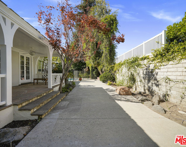 13161 Addison Street - Photo Thumbnail 30