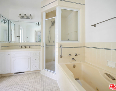 13161 Addison Street - Photo Thumbnail 17
