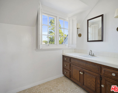 13161 Addison Street - Photo Thumbnail 23