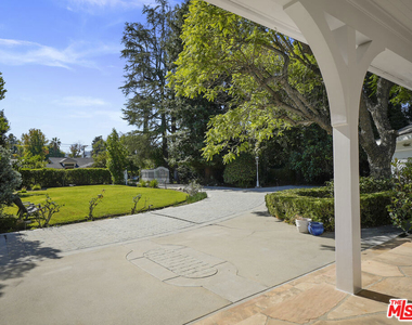 13161 Addison Street - Photo Thumbnail 3