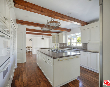 13161 Addison Street - Photo Thumbnail 9