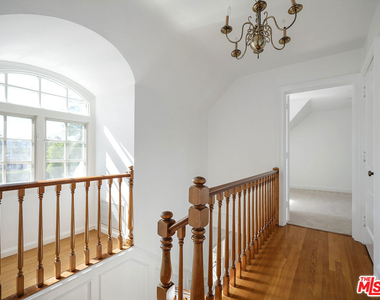 13161 Addison Street - Photo Thumbnail 18