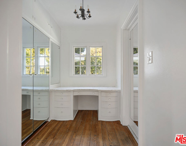 13161 Addison Street - Photo Thumbnail 15