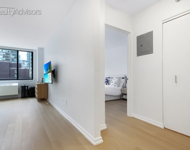 75 West End Avenue - Photo Thumbnail 4