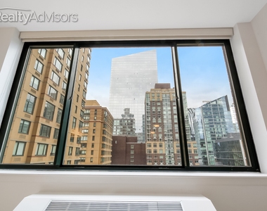 75 West End Avenue - Photo Thumbnail 2