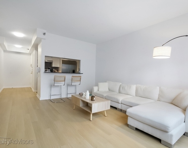 75 West End Avenue - Photo Thumbnail 3