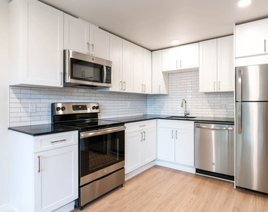 14629 N.e. 37th Pl. - Photo Thumbnail 3