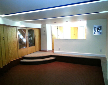 213 W 70th Street - Photo Thumbnail 12