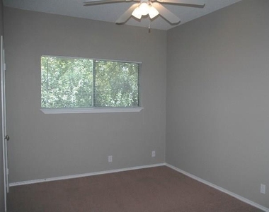 3206 King St - Photo Thumbnail 3