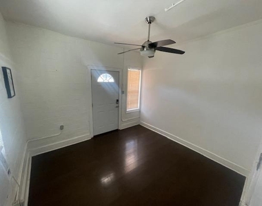 1105 E 6th St - Photo Thumbnail 5