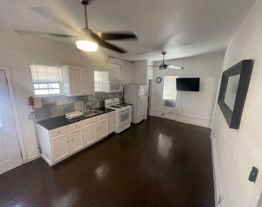 1105 E 6th St - Photo Thumbnail 7