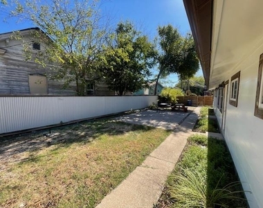 1113 E 3rd St - Photo Thumbnail 10