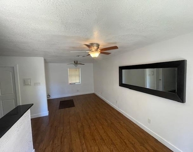 1113 E 3rd St - Photo Thumbnail 1