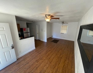 1113 E 3rd St - Photo Thumbnail 2