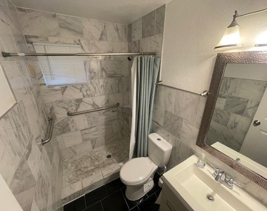 1113 E 3rd St - Photo Thumbnail 9