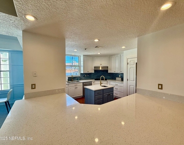 315 Ocean Grande Drive - Photo Thumbnail 7
