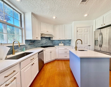 315 Ocean Grande Drive - Photo Thumbnail 9