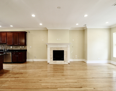 5528 S Indiana Avenue - Photo Thumbnail 2