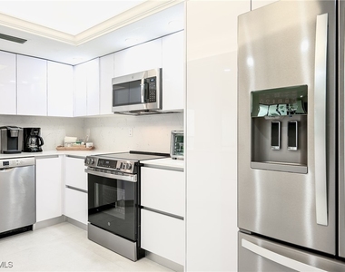 592 Beachwalk Circle - Photo Thumbnail 15